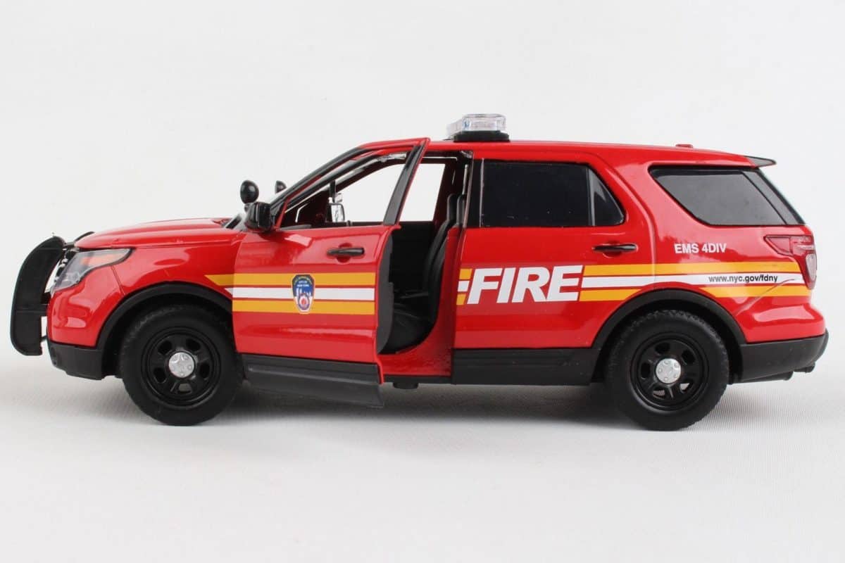 FDNY EMS FORD SUV - Image 4